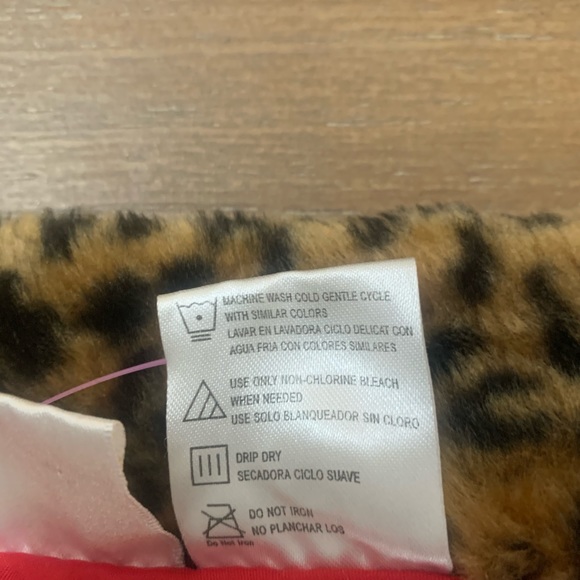 Adorable EUC Beluga New York faux leopard jacket - Picture 8 of 8